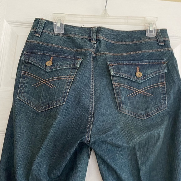 Like new boot cut jeans- size 8 average - Picture 8 of 14